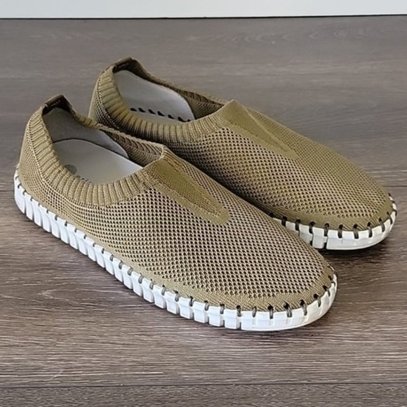 ERIC MICHAEL Women's Lucy Green‎ Slip-On Shoes Size 38 EU 7.5 US - Picture 1 of 8